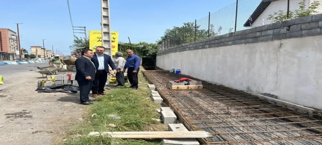 انجام تعریض با اجرای درپوش کانال؛ شهیدمحله، جنب مدرسه